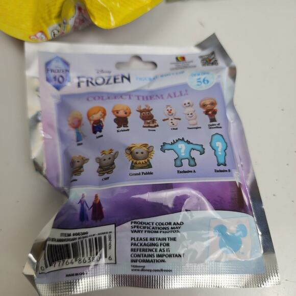 Disney Mixed Lot of Blind Bags Frozen Figural Bag Clips x2 & Tsum Tsum Brand NEW - Picture 3 of 3